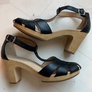 Old Navy Clogs. Size 9.